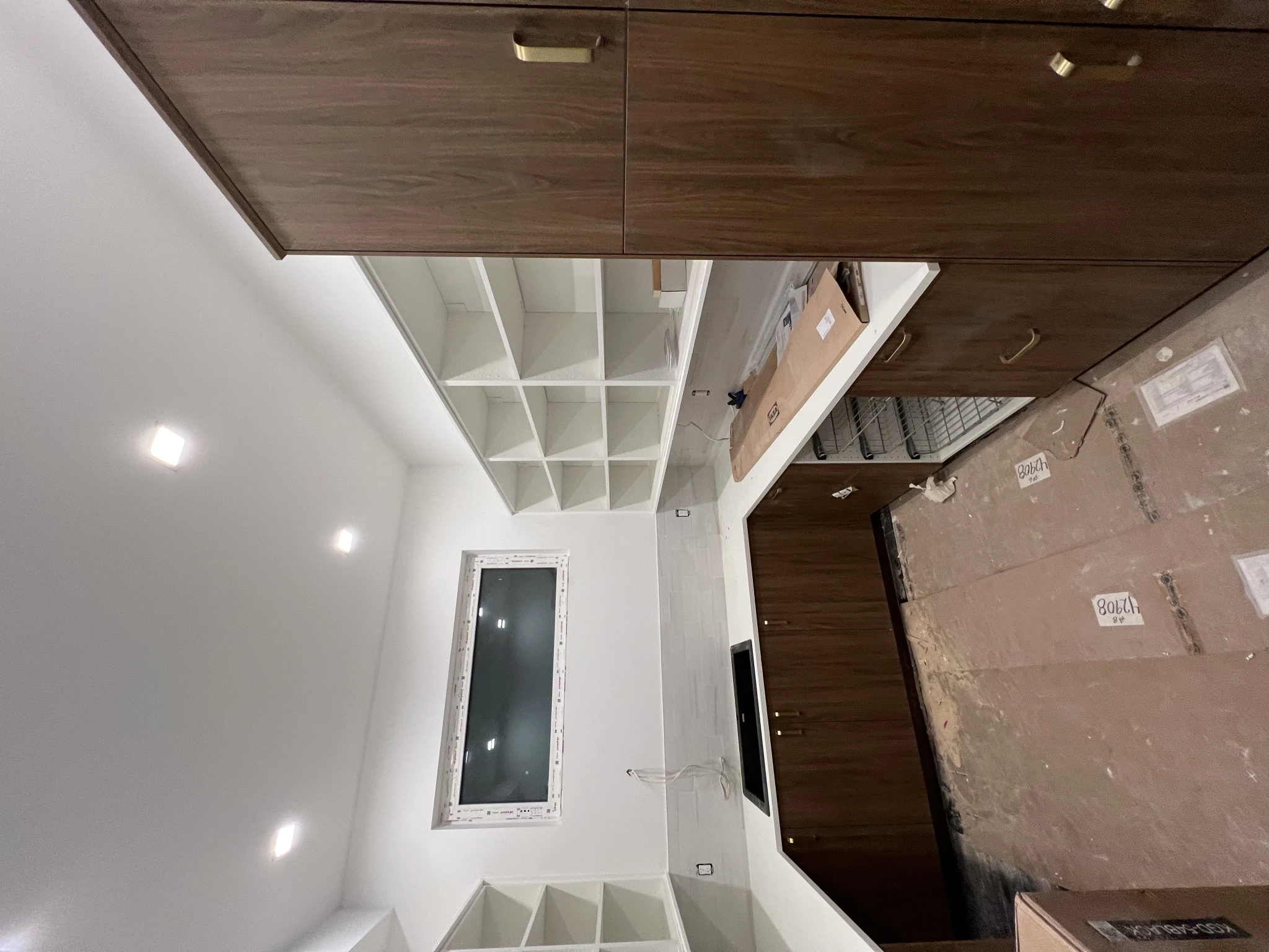 Walnut U-Shaped Kitchen — photo 1